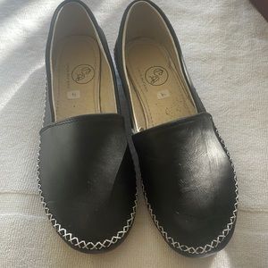 Black authentic leather shoes. Casual and very comfortable. Size 7